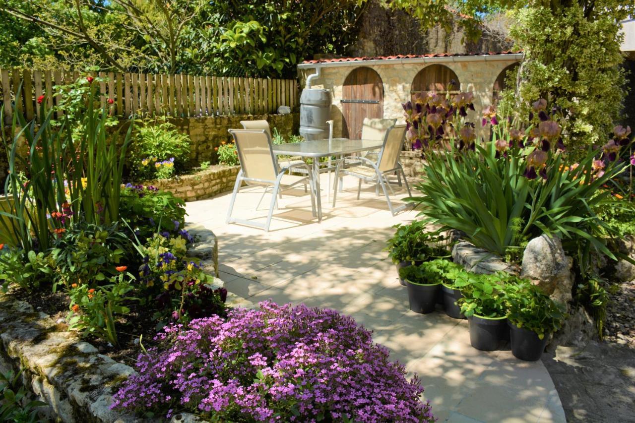 Les Noyers Aulnay Bed & Breakfast Aulnay  ภายนอก รูปภาพ