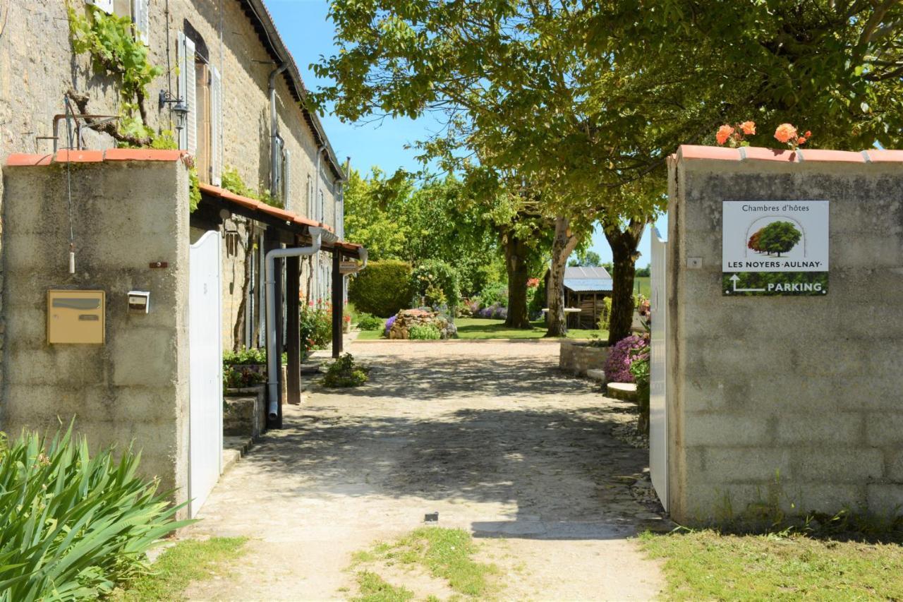 Les Noyers Aulnay Bed & Breakfast Aulnay  ภายนอก รูปภาพ