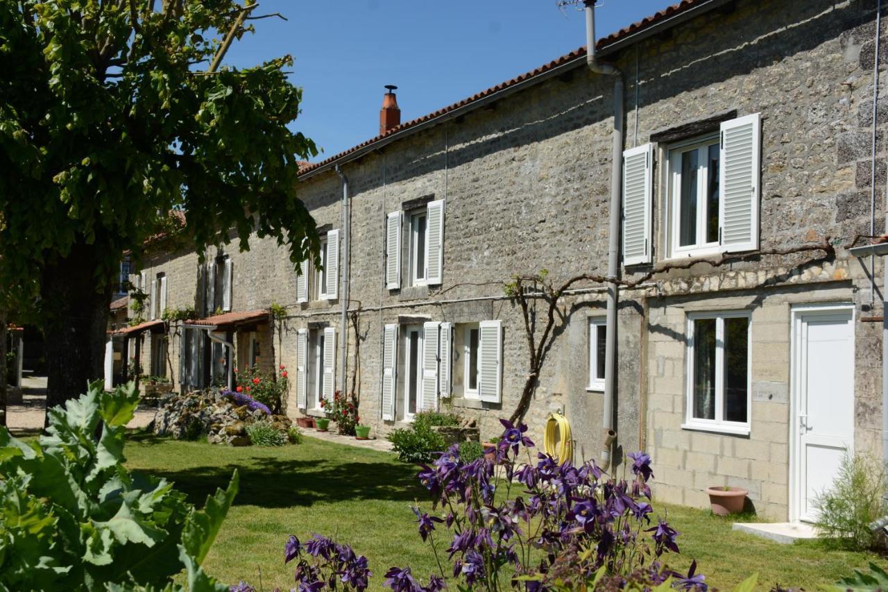 Les Noyers Aulnay Bed & Breakfast Aulnay  ภายนอก รูปภาพ