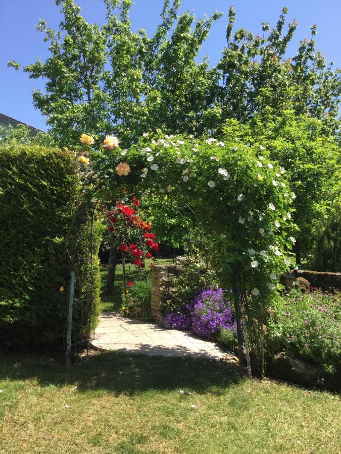 Les Noyers Aulnay Bed & Breakfast Aulnay  ภายนอก รูปภาพ