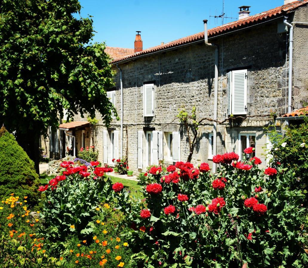 Les Noyers Aulnay Bed & Breakfast Aulnay  ภายนอก รูปภาพ